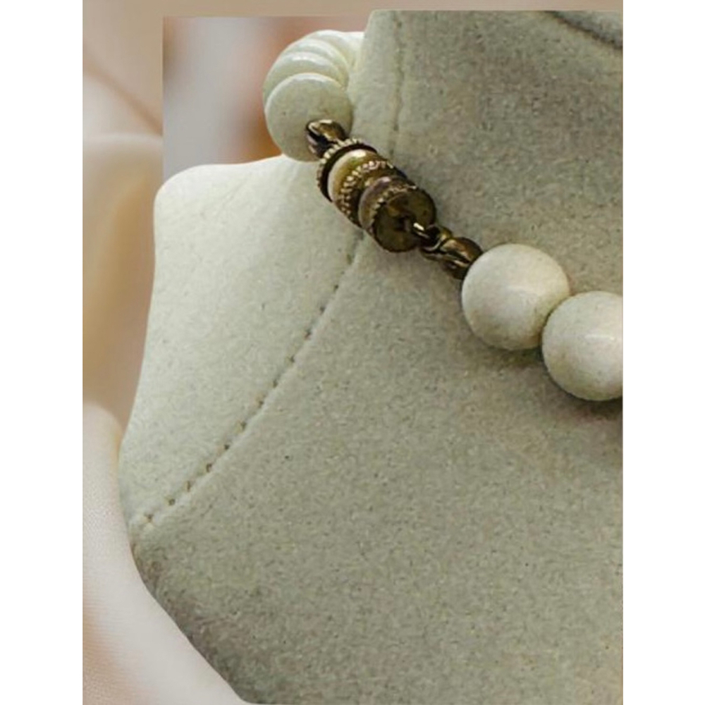 Vintage Milk Glass Beaded Necklace Mid Century - Picture 4 of 4